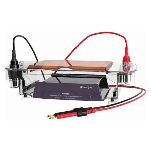 horizontální elektroforetická komora s modrým osvětlením